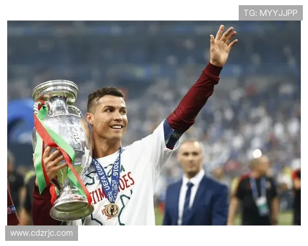 盖德穆勒传奇生涯全面回顾从轰炸机到足坛传奇的辉煌历程