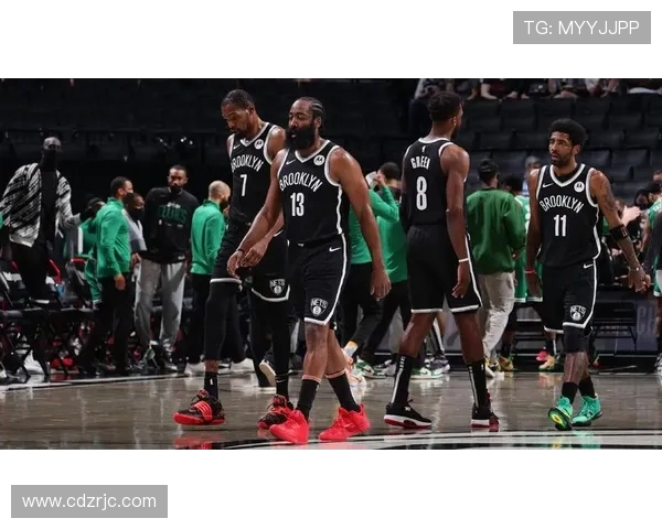 太阳与76人激战再度上演 詹姆斯哈登与杜兰特对决引发热议 太阳与76人激战再度上演 詹姆斯哈登与杜兰特对决引发热议