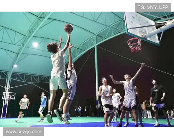 篮球热潮再度来袭探秘球场激情与团队拼搏背后的力量 篮球热潮再度来袭探秘球场激情与团队拼搏背后的力量