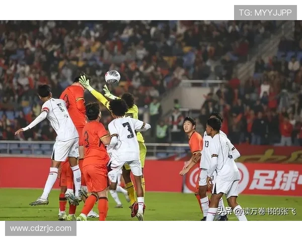 国足与韩国激战全场球迷齐声合唱展现团结与激情